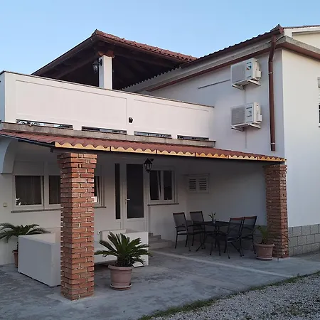 Gvacic House Апартаменты *