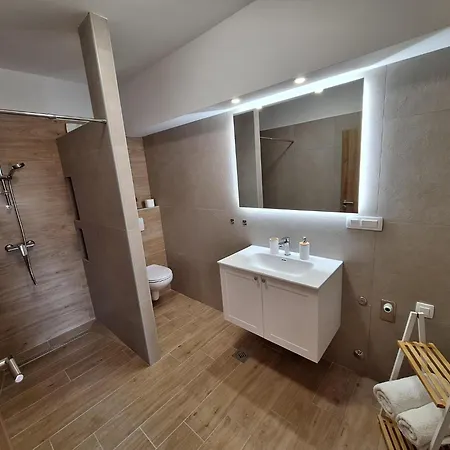 アパート Gvacic House *