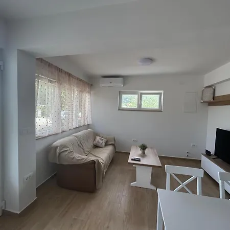 Gvacic House アパート