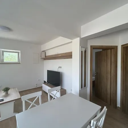 アパート Gvacic House