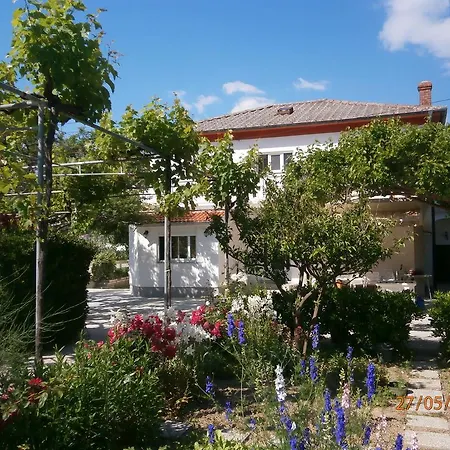 Gvacic House アパート